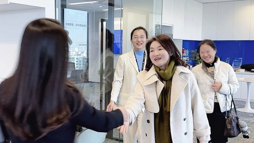 NEW | 人社局领导莅临云锐科技参访指导 NEW | 人社局领导莅临云锐科技参访指导